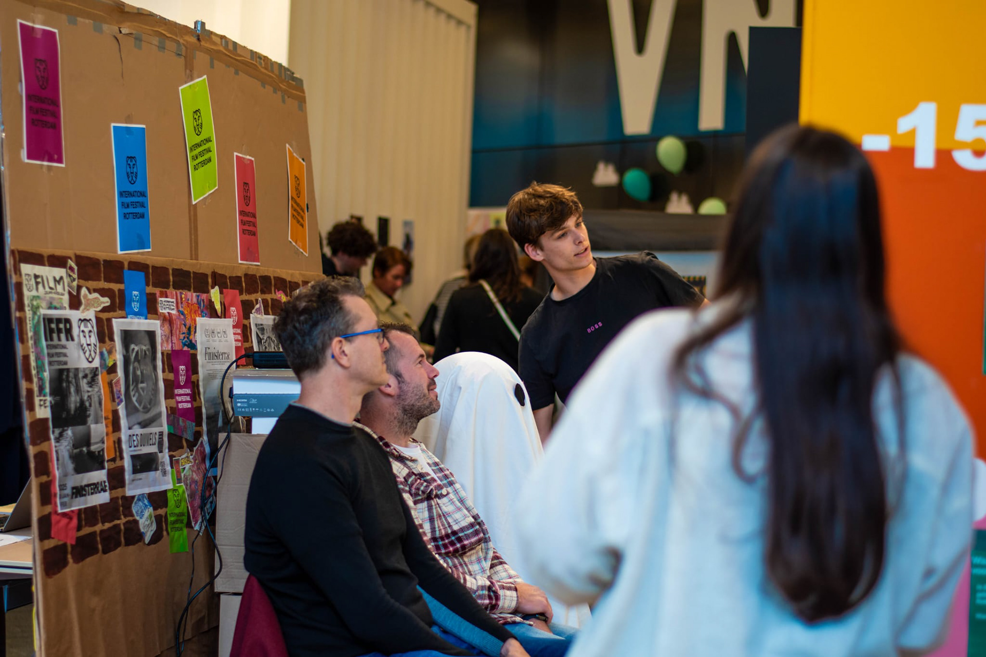 Image of Casper presenting at an exposition